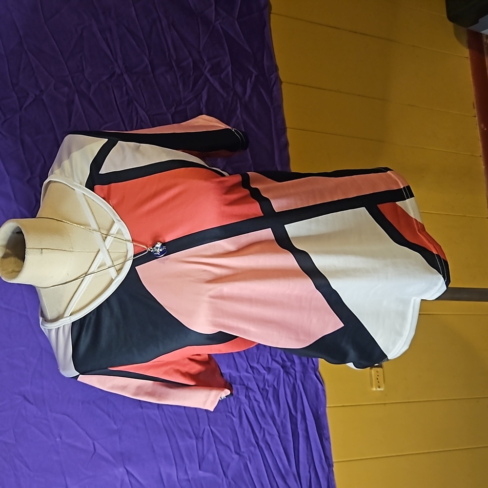 Contrast blouse color blocked